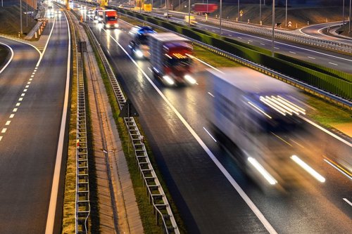 Kiirmaanteel autot sõitmas