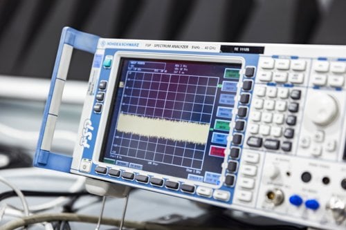 Spectrum analyzer our Kiwa laboratory displaying frequency graph on screen.