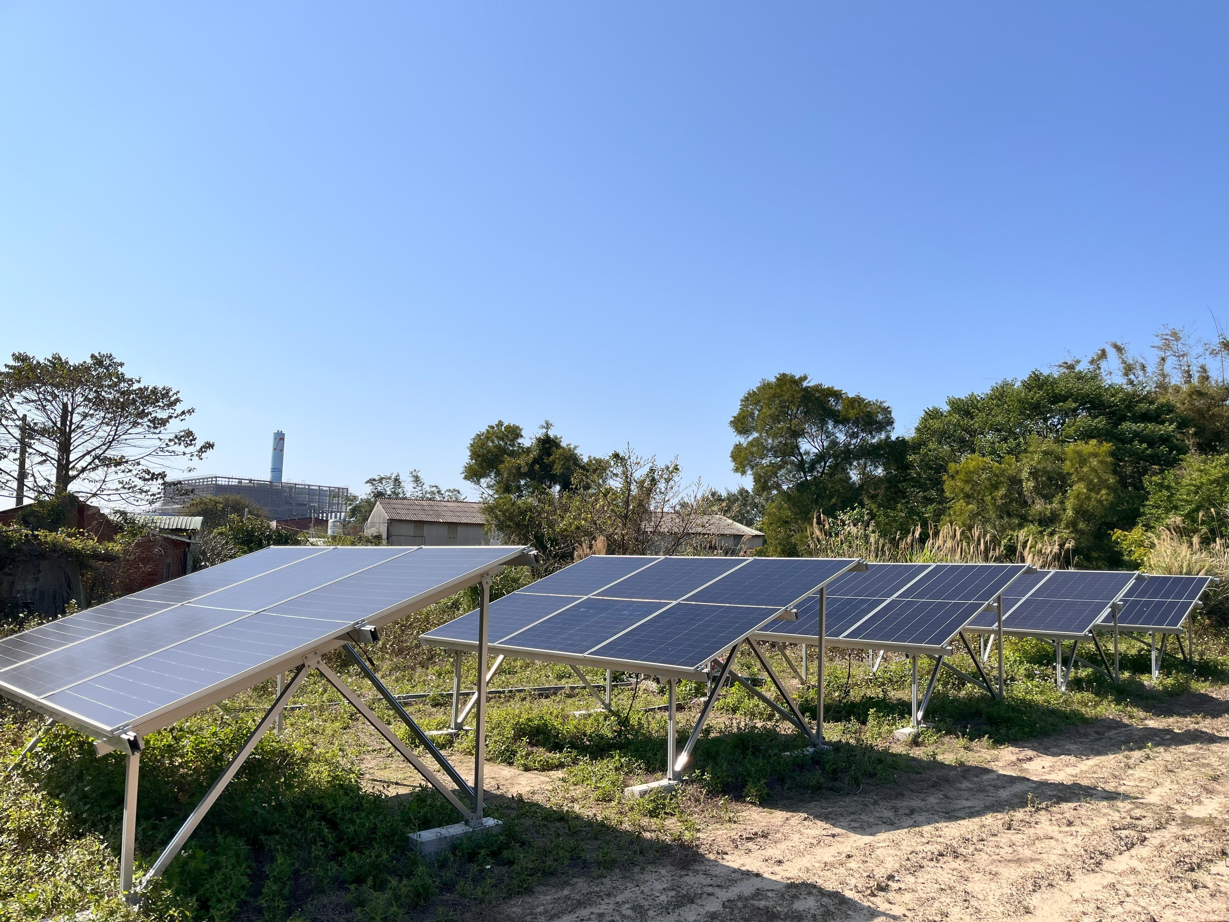 Kiwa Extel outdoor solar panel lab